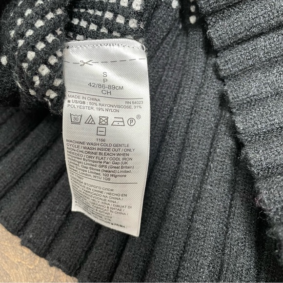Banana Republic Black and White Turtleneck Sweater - Picture 5 of 7
